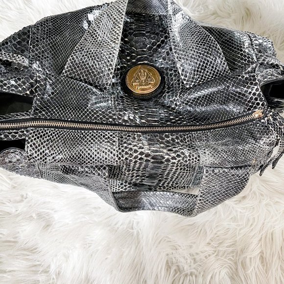 ❤️SOLD❤️Gucci Large Black Metallic Python Hysteria - Picture 10 of 13